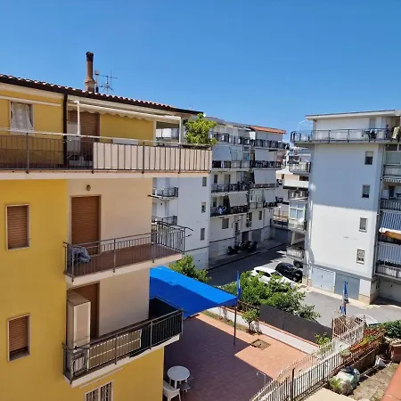 Sofia - Close To The Railway Station Apartment